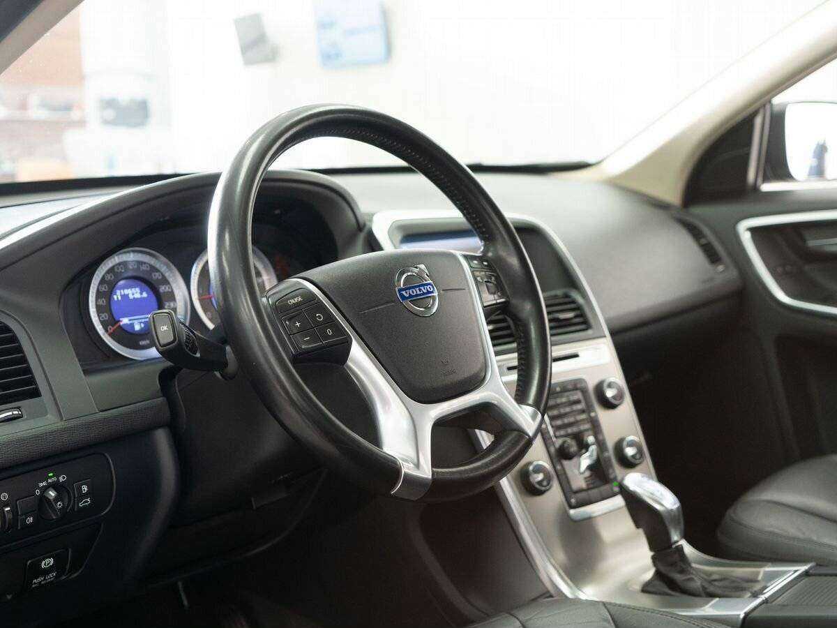 Б/У Вольво ИксЦ60 2012 года. Фото: #4