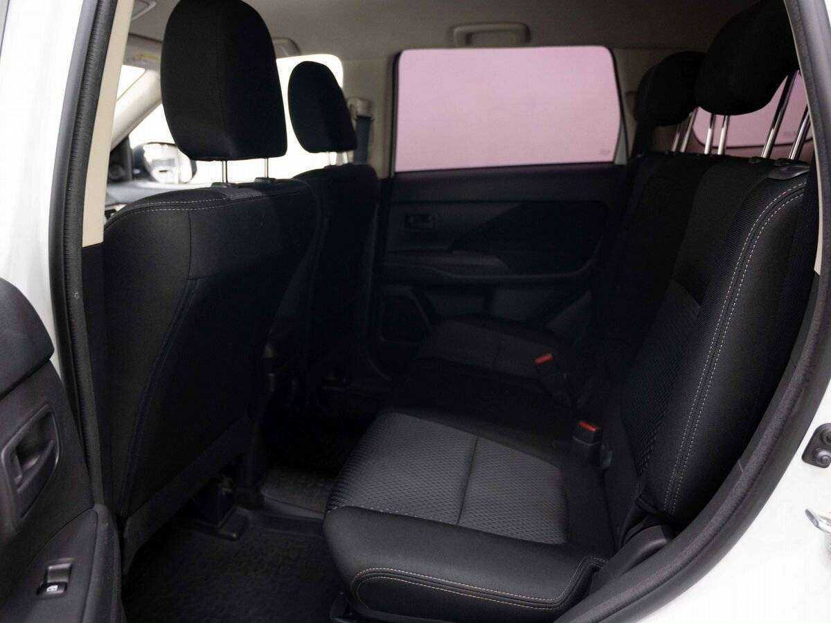 Б/У Митсубиши Оутлэндер 2017 года. Фото: #8