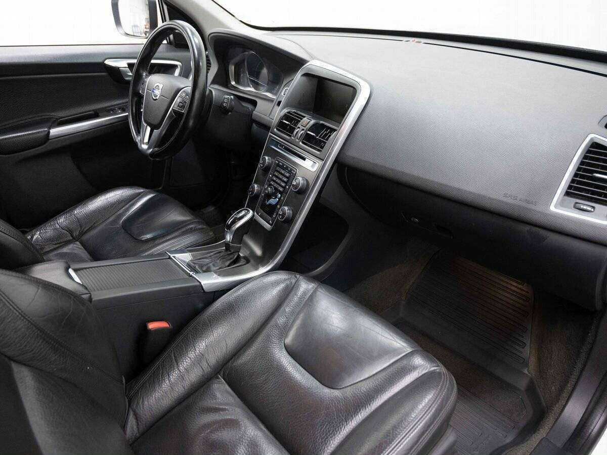 Б/У Вольво ИксЦ60 2013 года. Фото: #10