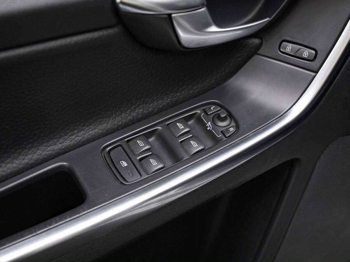 Б/У Вольво ИксЦ60 2013 года. Фото: #16