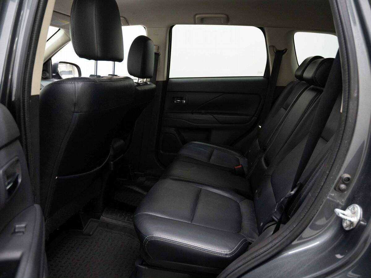 Б/У Митсубиши Оутлэндер 2013 года. Фото: #8