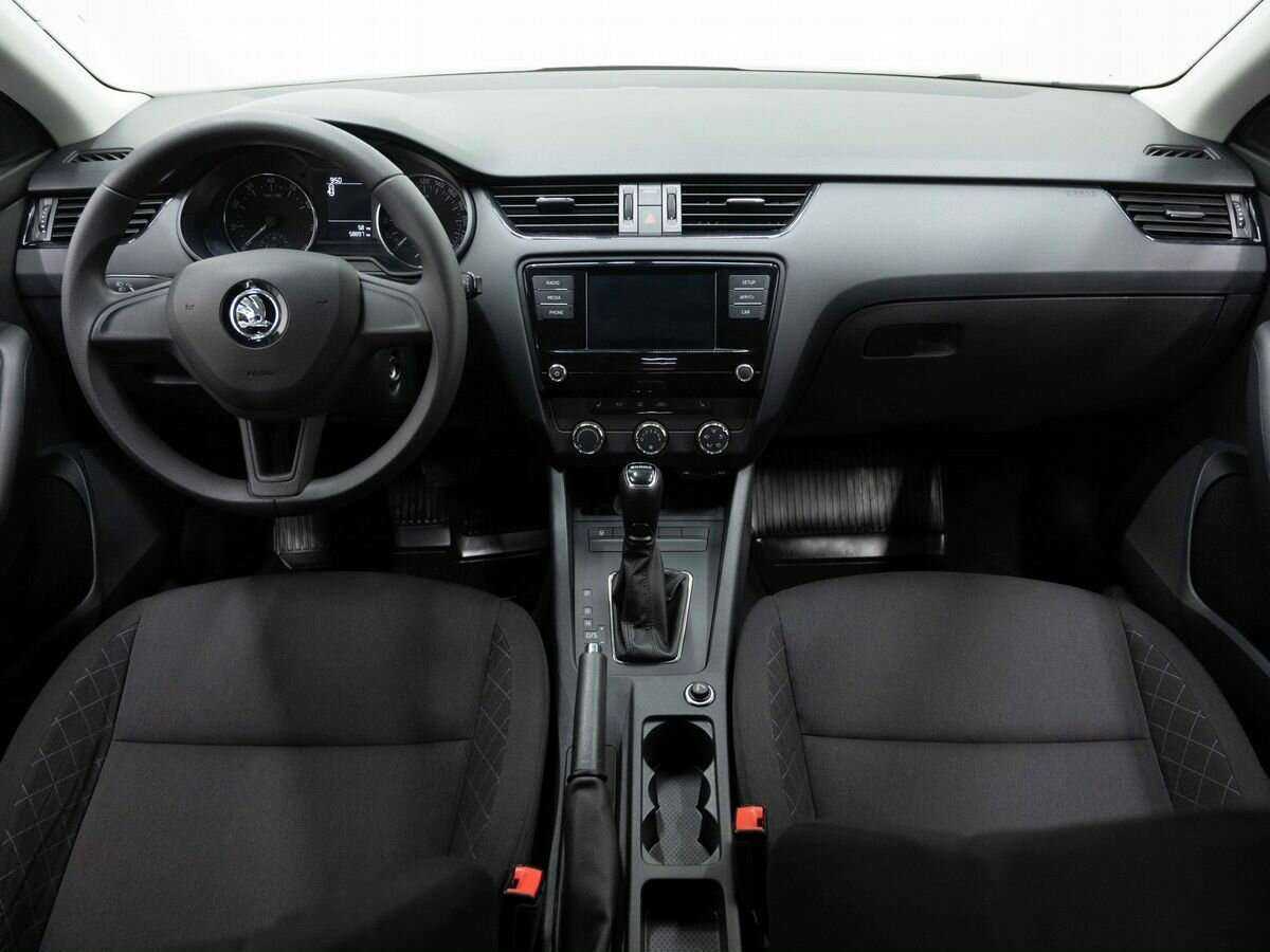 Б/У Шкода Октавия 2017 года. Фото: #12