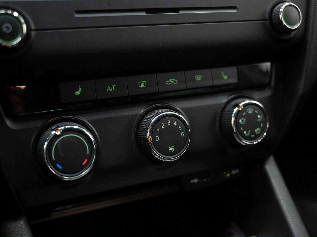 Б/У Шкода Октавия 2016 года. Фото: #23