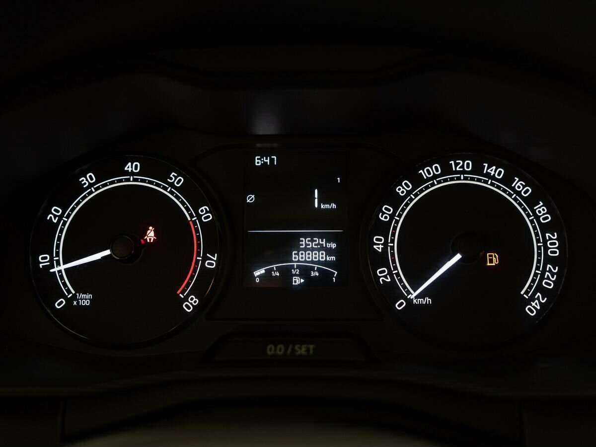 Б/У Шкода Рапид 2021 года. Фото: #12