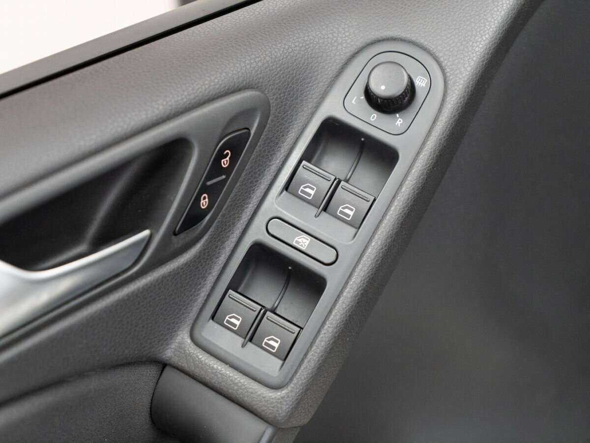 Б/У Фольксваген Гольф 2012 года. Фото: #13