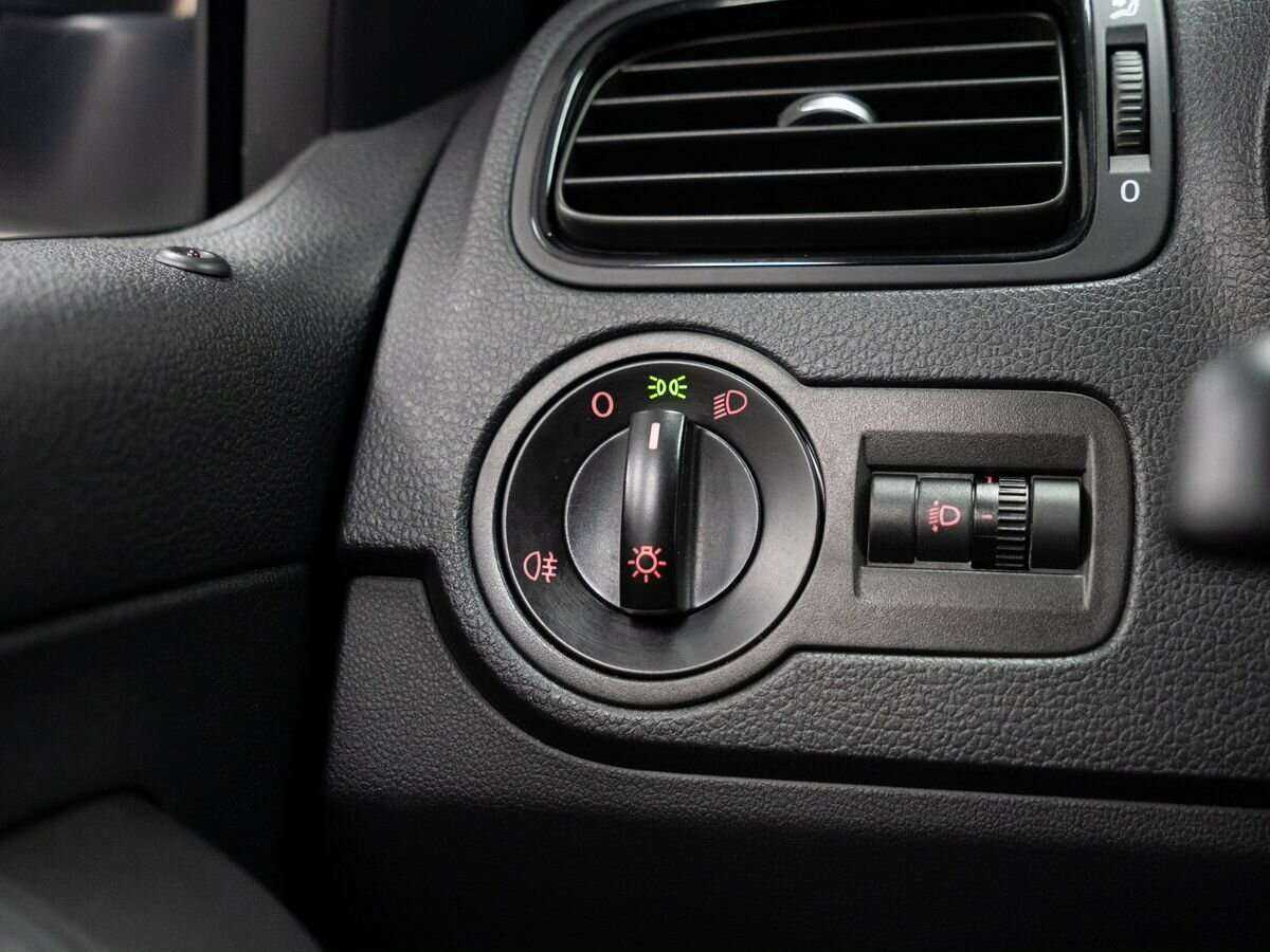 Б/У Фольксваген Поло 2017 года. Фото: #14