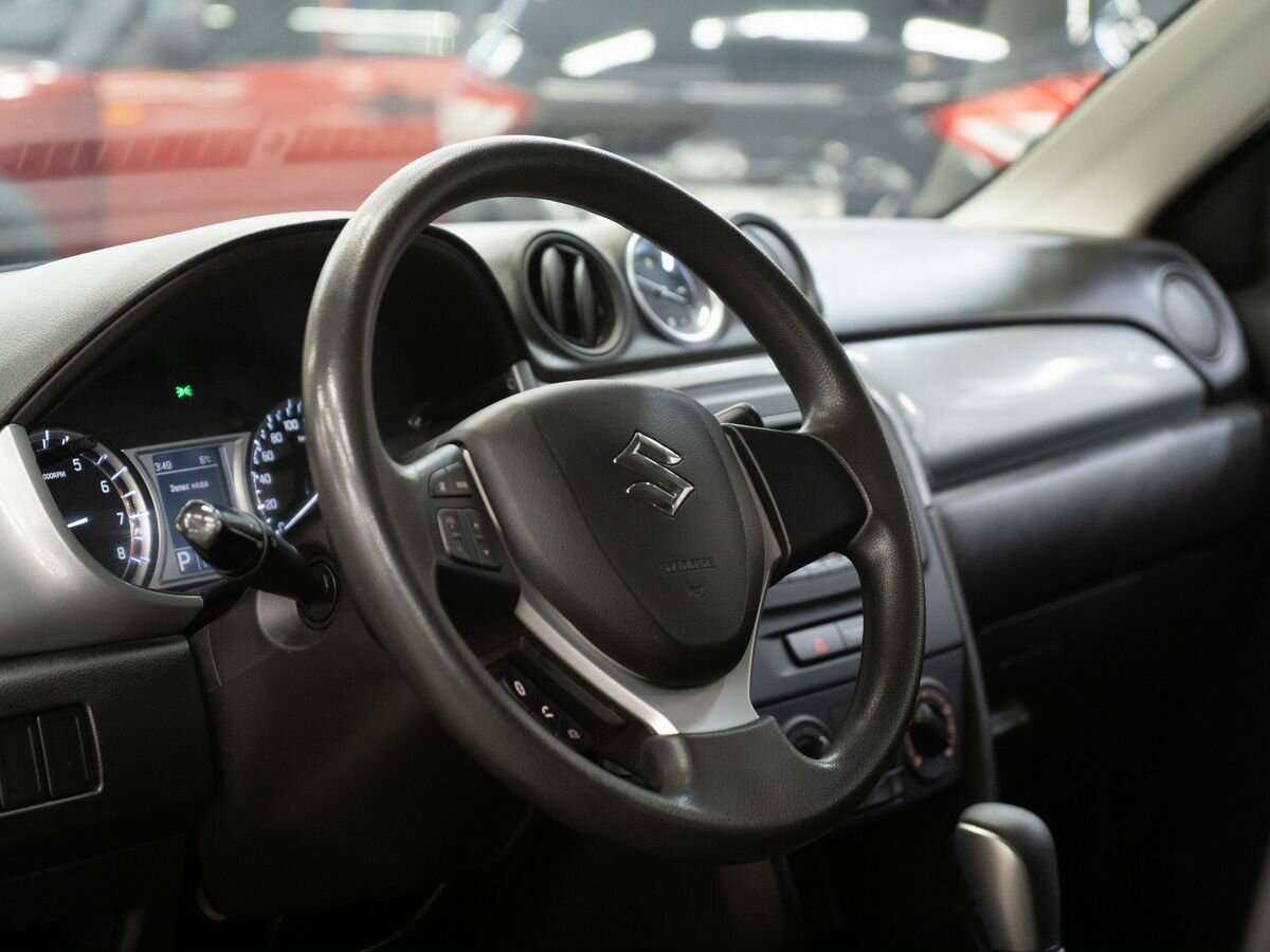 Б/У Сузуки Витара 2015 года. Фото: #3