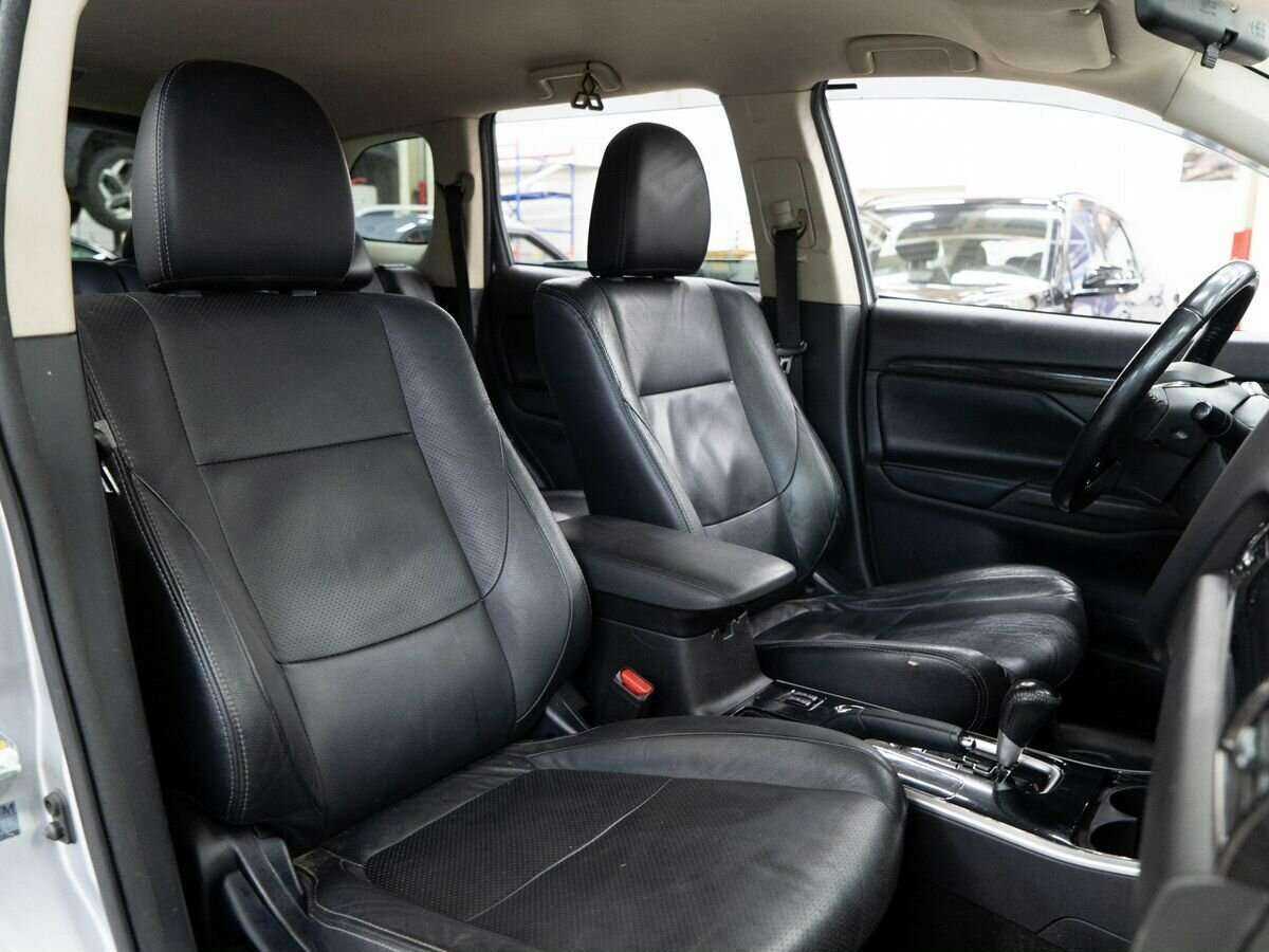 Б/У Митсубиши Оутлэндер 2017 года. Фото: #8