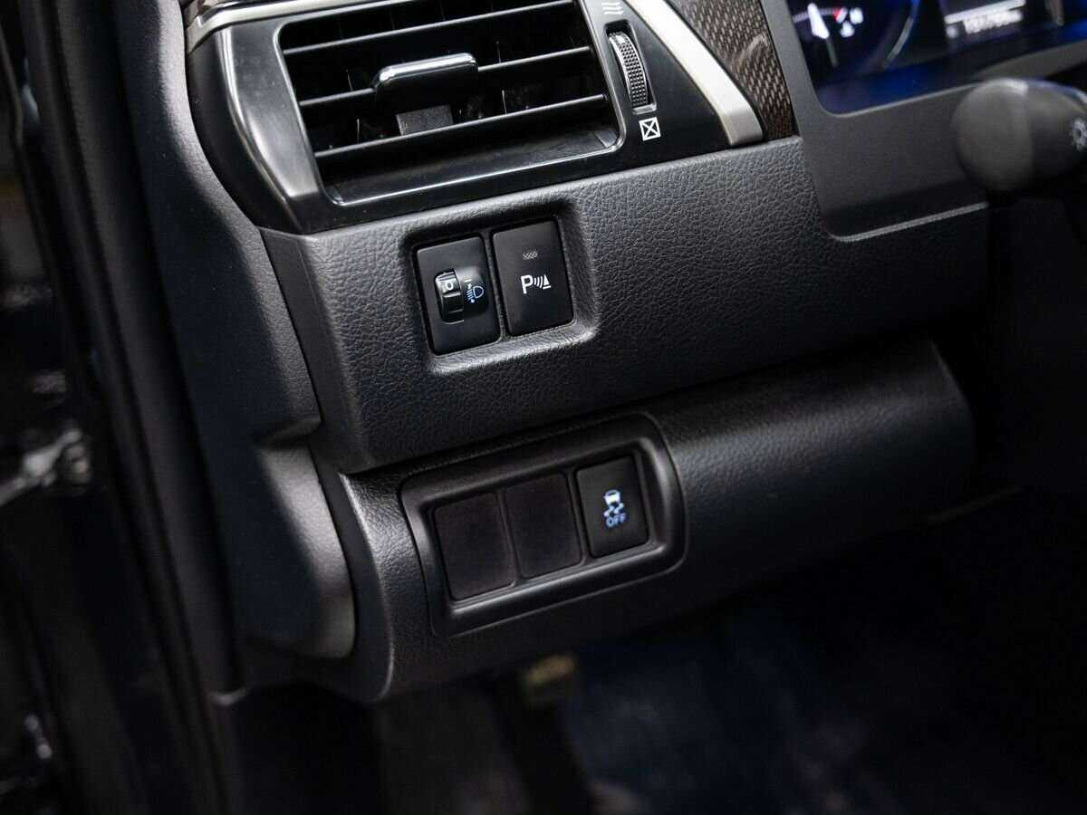 Б/У Тойота Камри 2015 года. Фото: #16