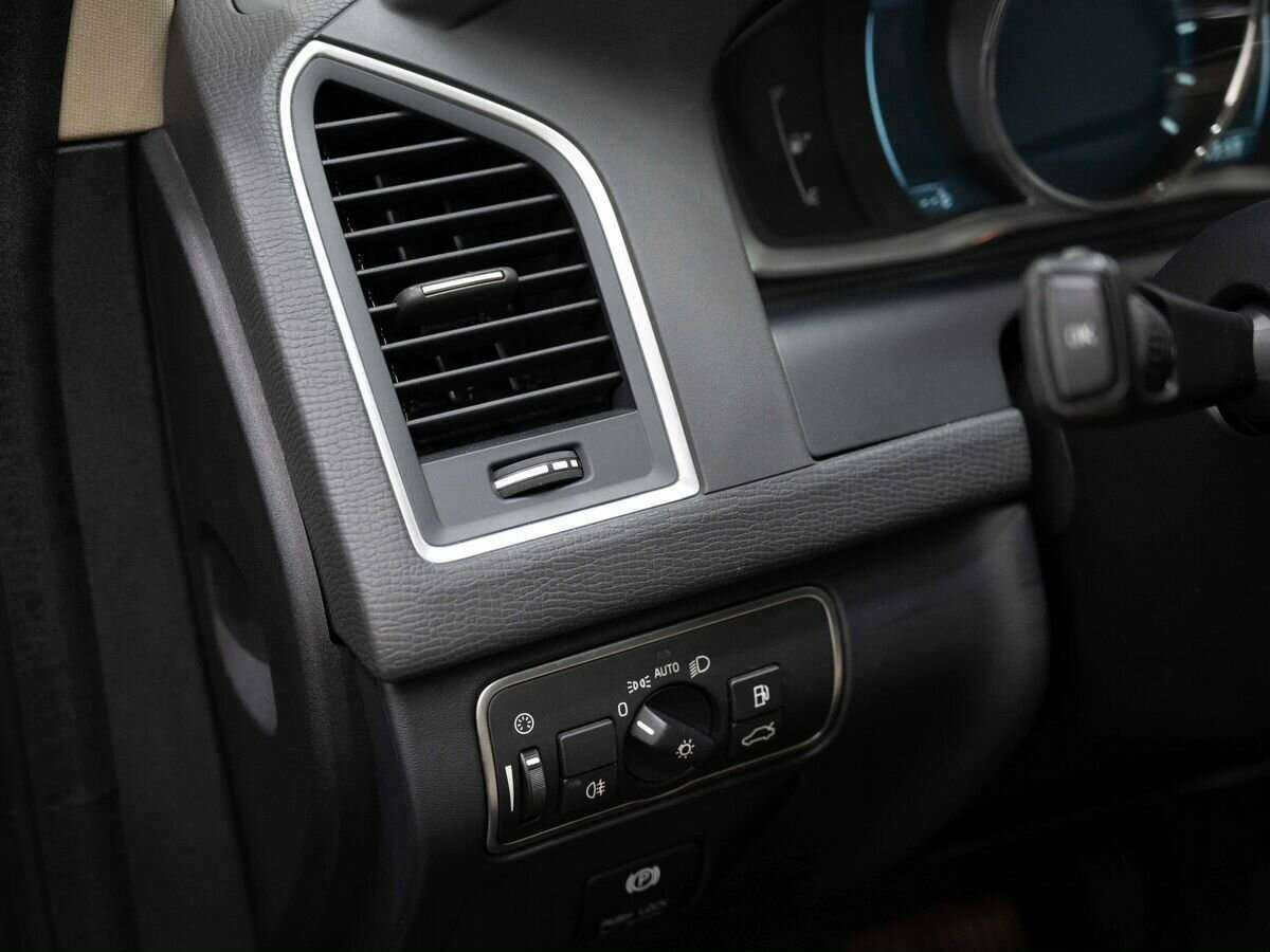 Б/У Вольво ИксЦ60 2014 года. Фото: #20