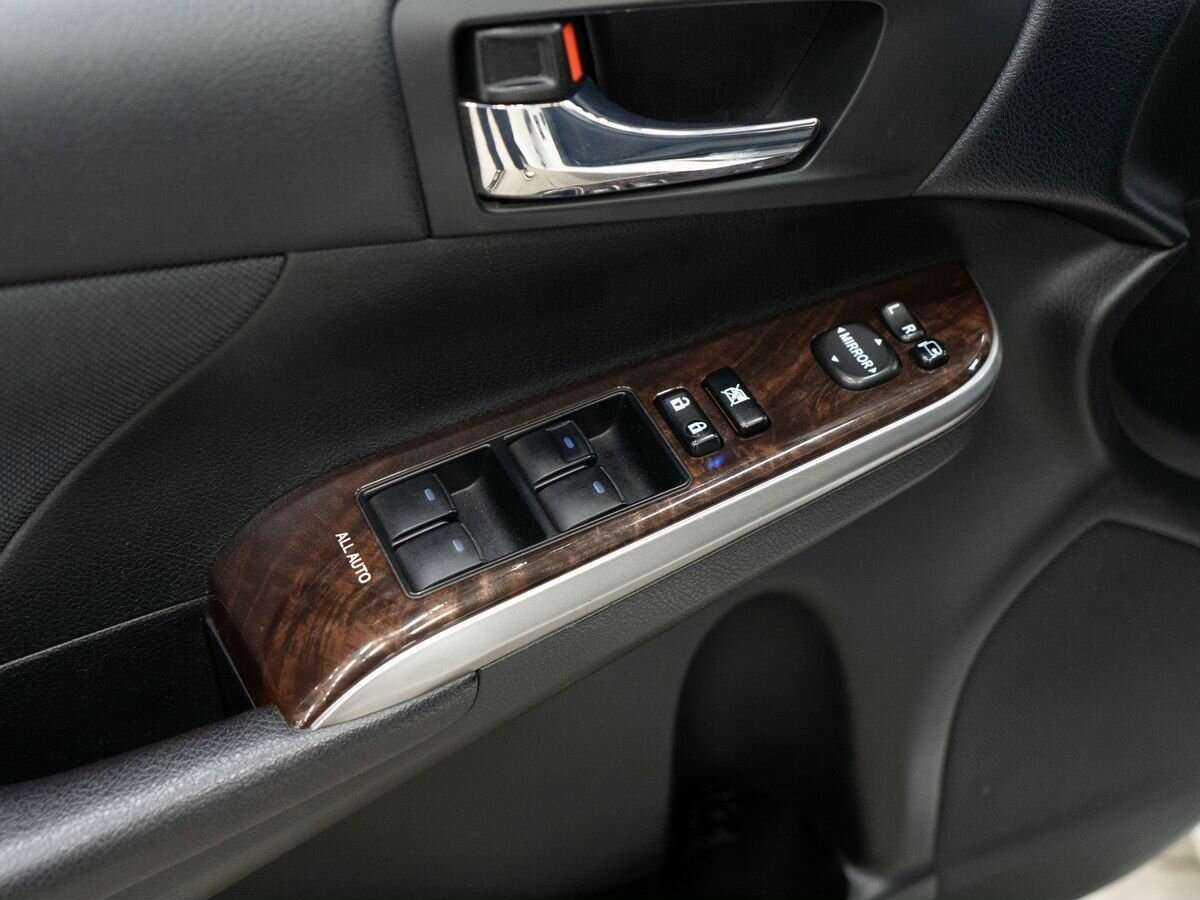 Б/У Тойота Камри 2016 года. Фото: #13