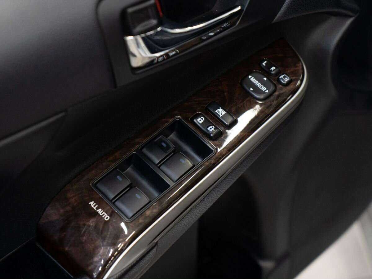 Б/У Тойота Камри 2015 года. Фото: #15