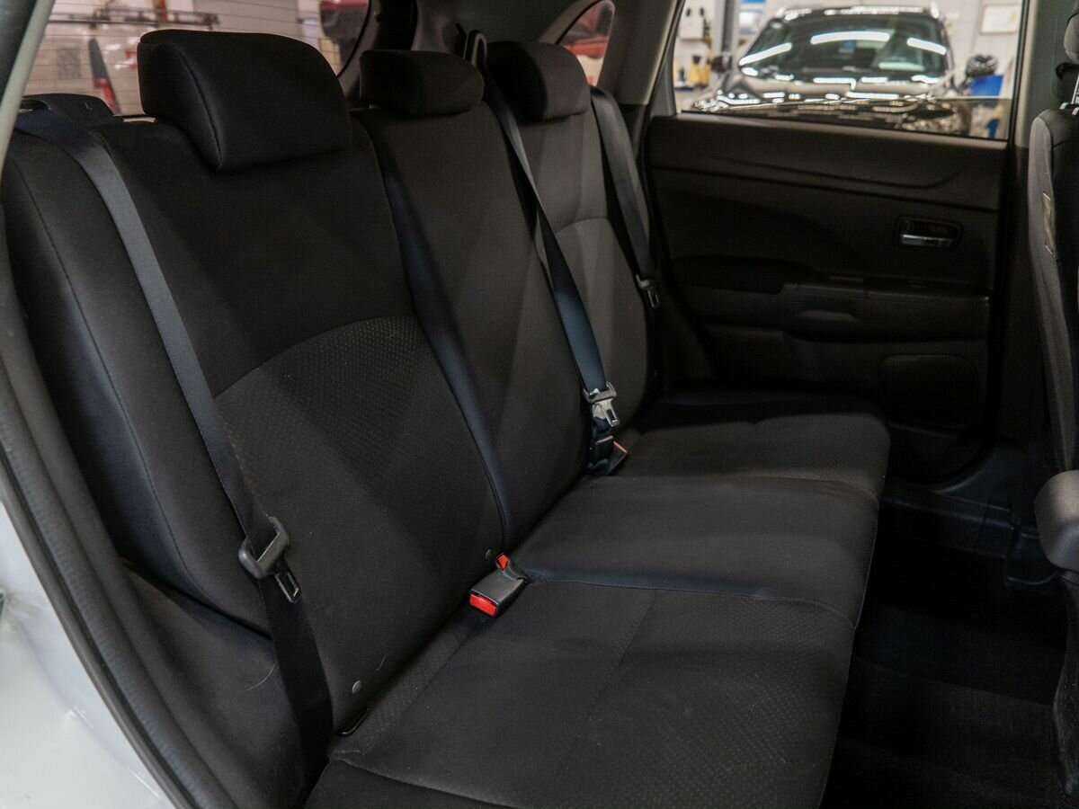 Б/У Митсубиши АС-Икс 2013 года. Фото: #7