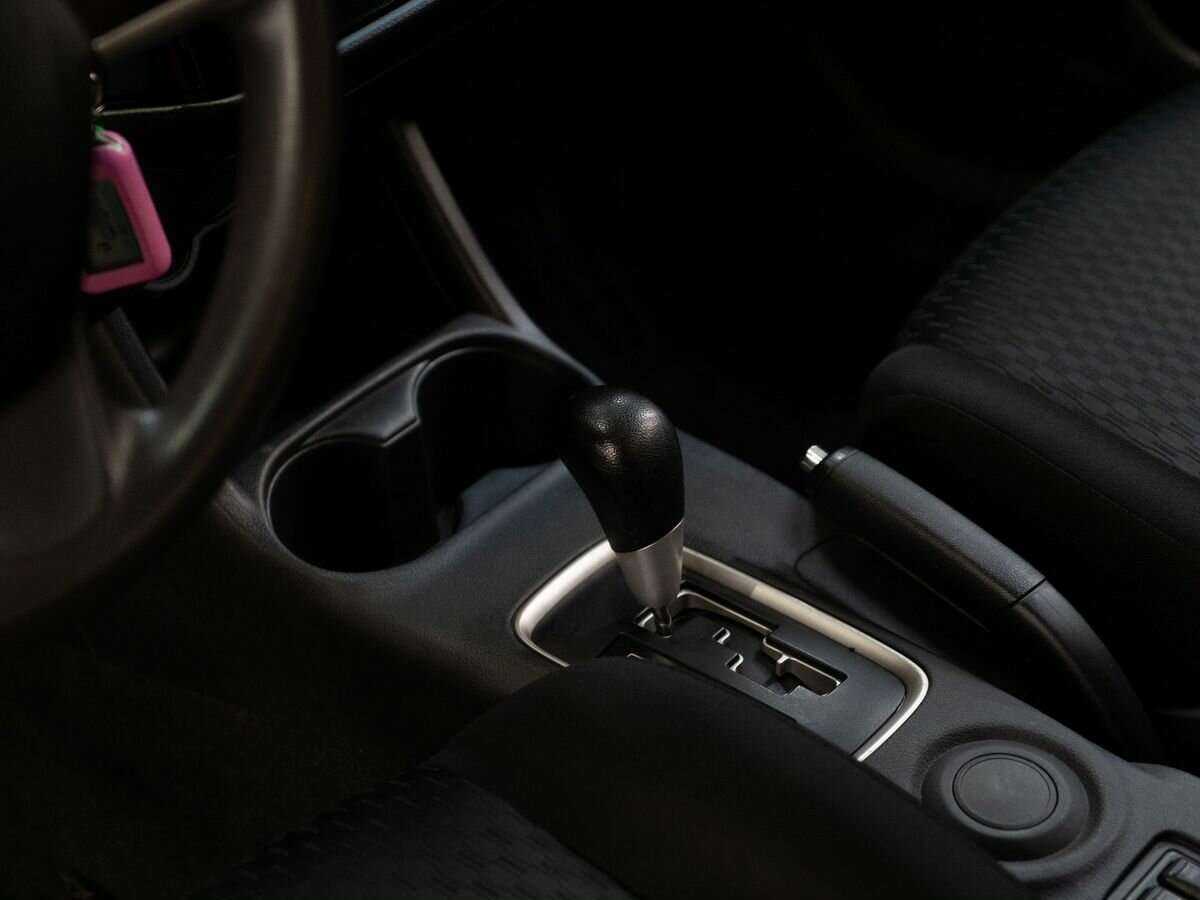 Б/У Митсубиши Оутлэндер 2015 года. Фото: #12