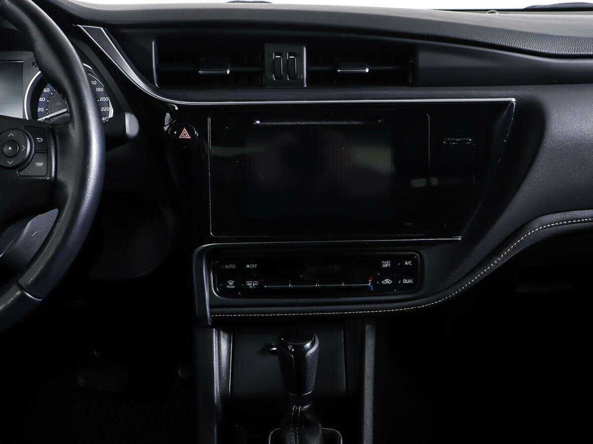 Б/У Тойота Королла 2016 года. Фото: #10