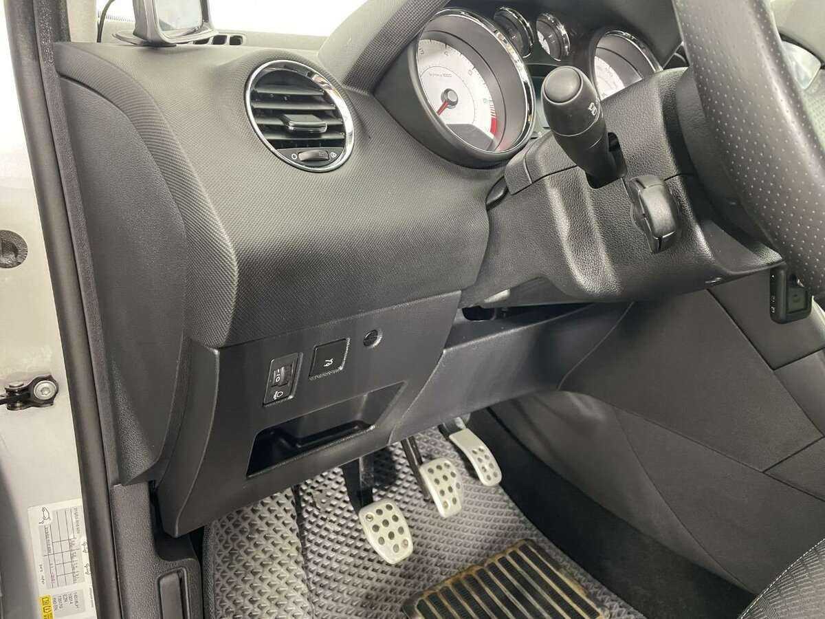 Б/У Пежо 408 2016 года. Фото: #8