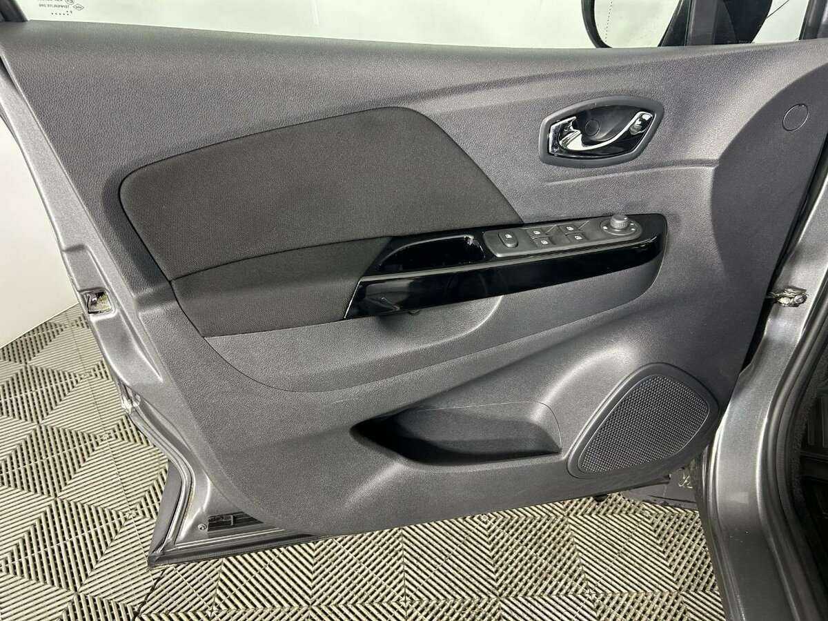 Б/У Рено Каптюр 2017 года. Фото: #7