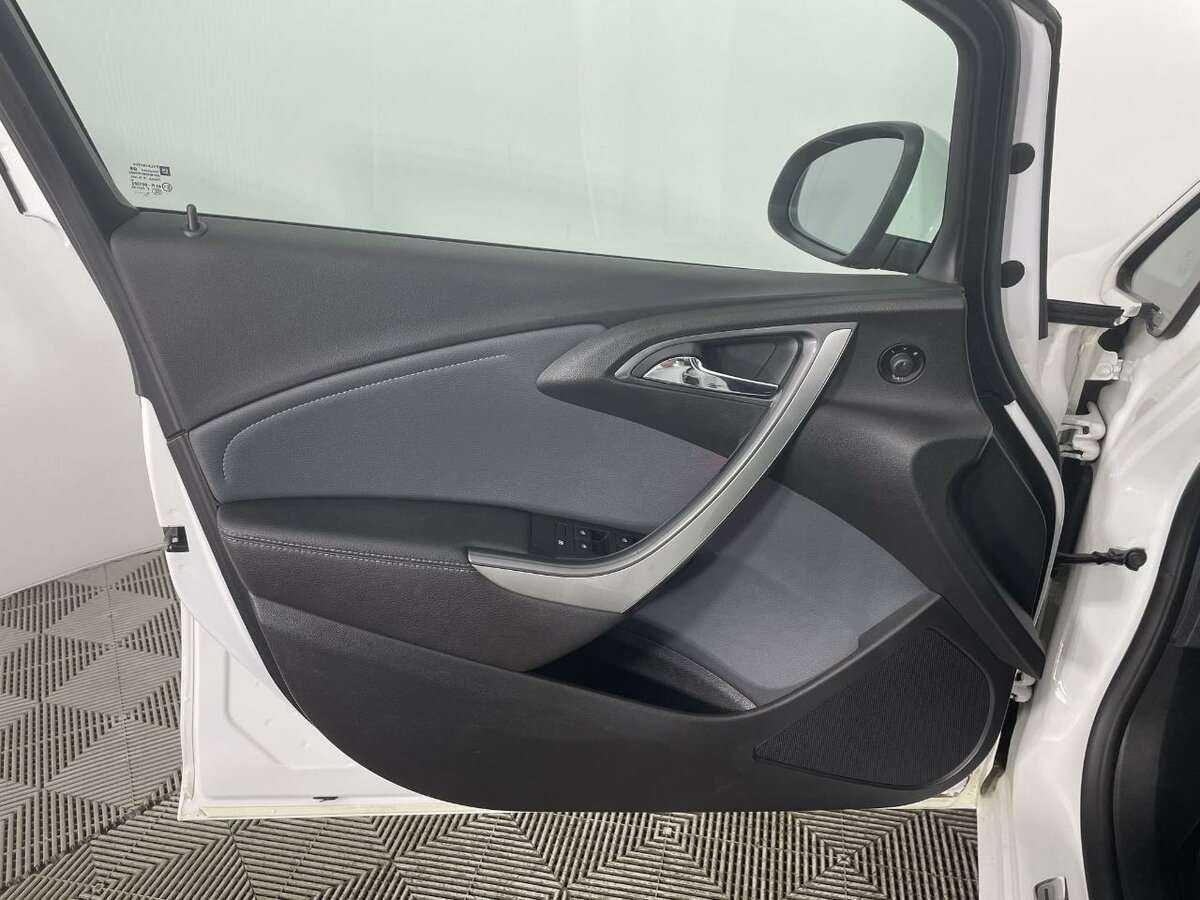 Б/У Опель Астра 2013 года. Фото: #7