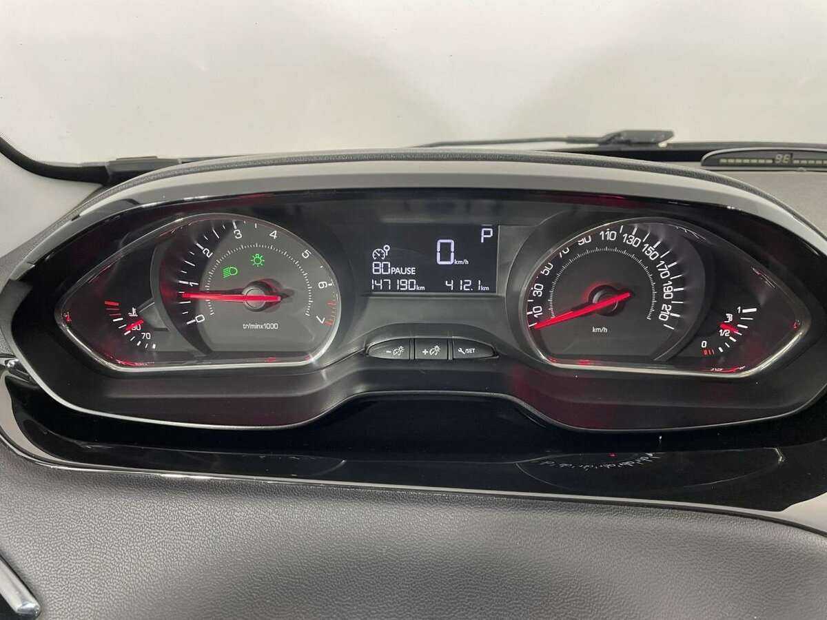 Б/У Пежо 208 2014 года. Фото: #10