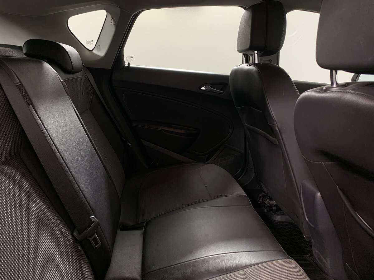 Б/У Опель Астра 2012 года. Фото: #14