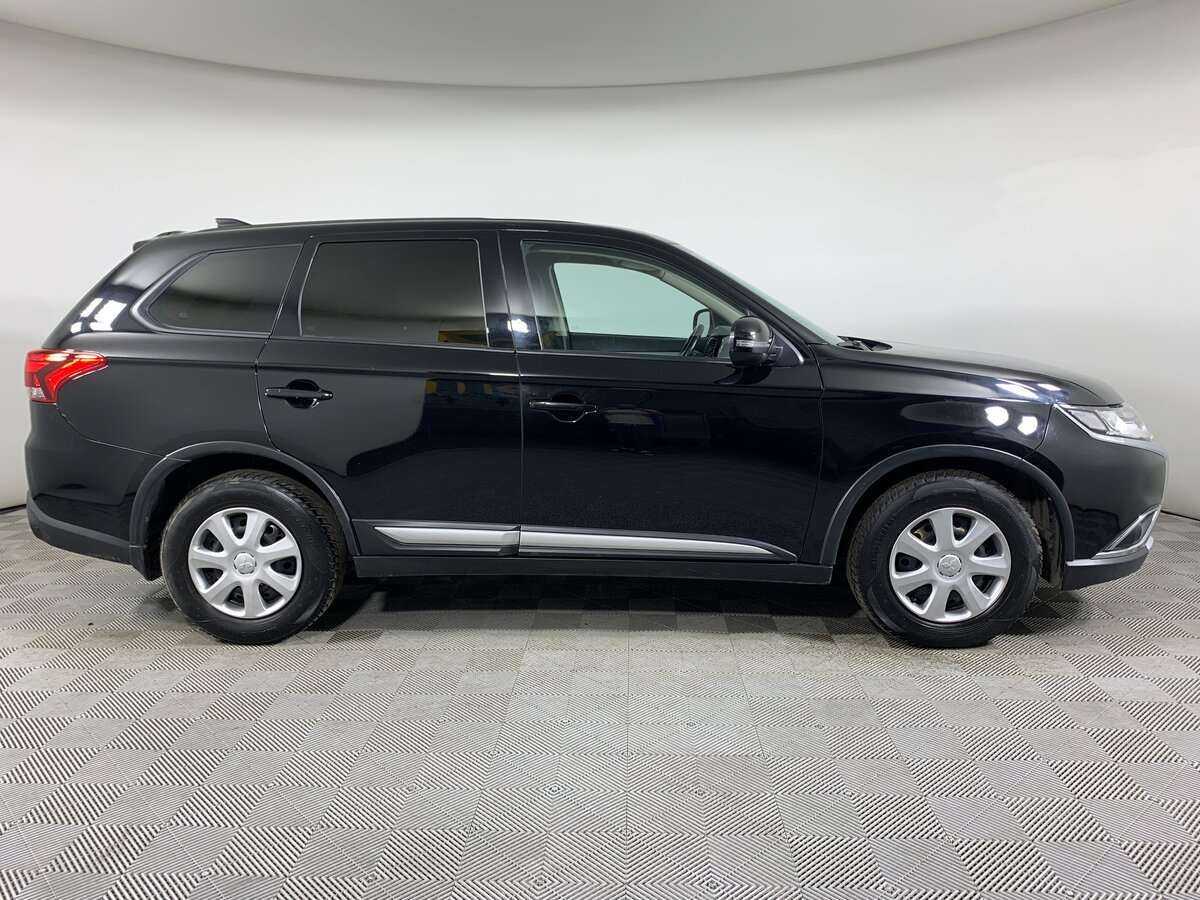 Б/У Митсубиши Оутлэндер 2018 года. Фото: #3