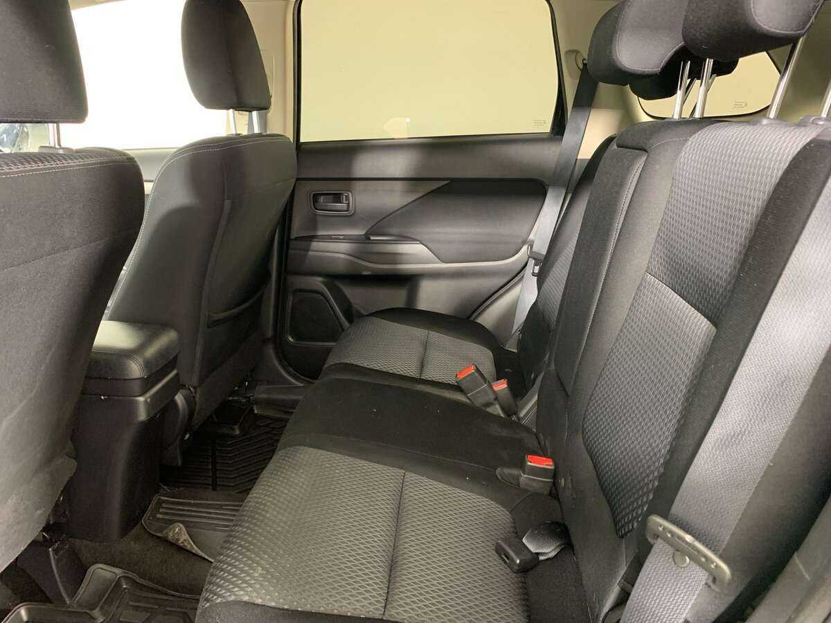 Б/У Митсубиши Оутлэндер 2018 года. Фото: #16