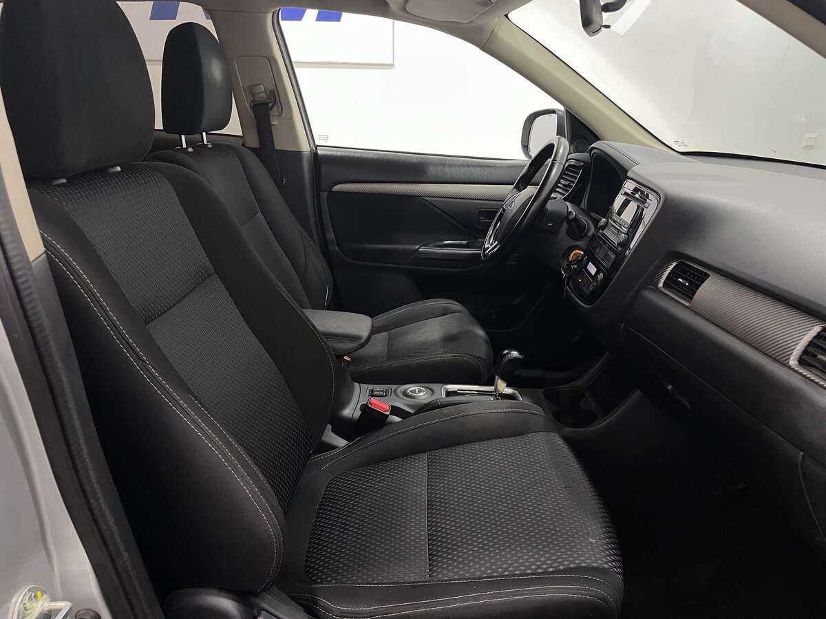 Б/У Митсубиши Оутлэндер 2016 года. Фото: #7