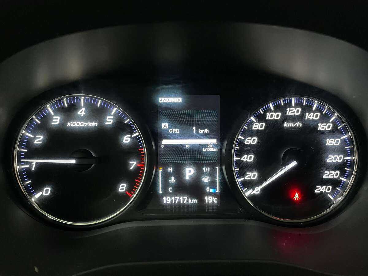 Б/У Митсубиши Оутлэндер 2016 года. Фото: #8