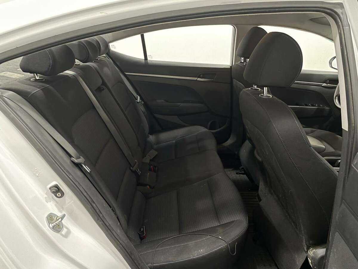 Б/У Хендай Елантра 2016 года. Фото: #4