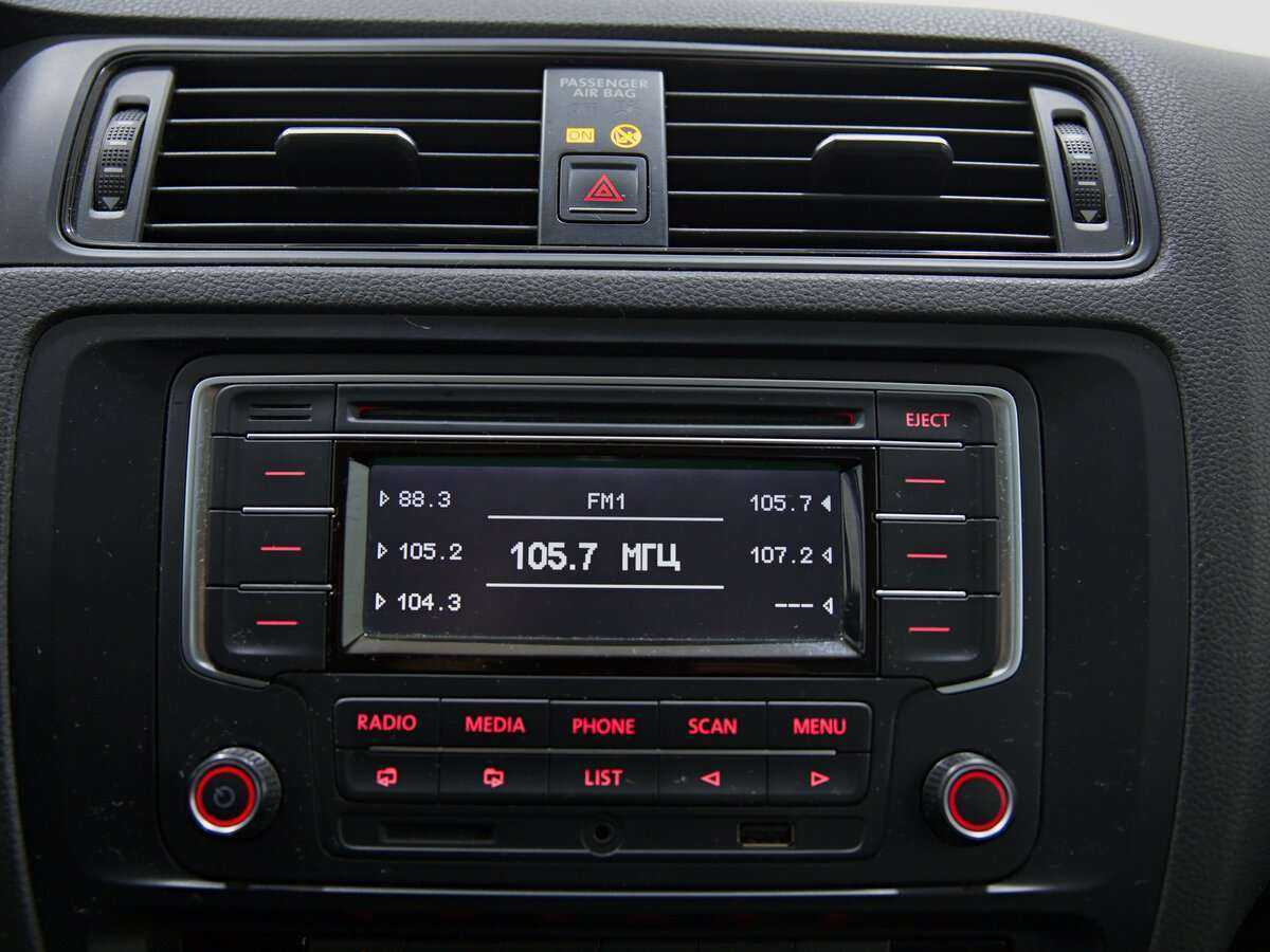 Б/У Фольксваген Джетта 2015 года. Фото: #9