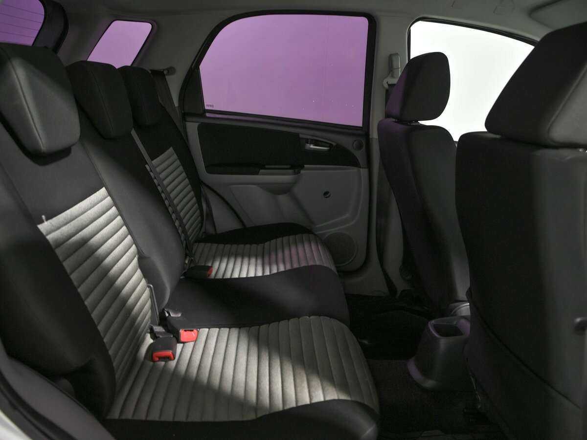 Б/У Сузуки С-Икс4 2013 года. Фото: #12