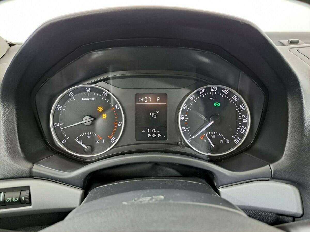 Б/У Шкода Октавия 2012 года. Фото: #8