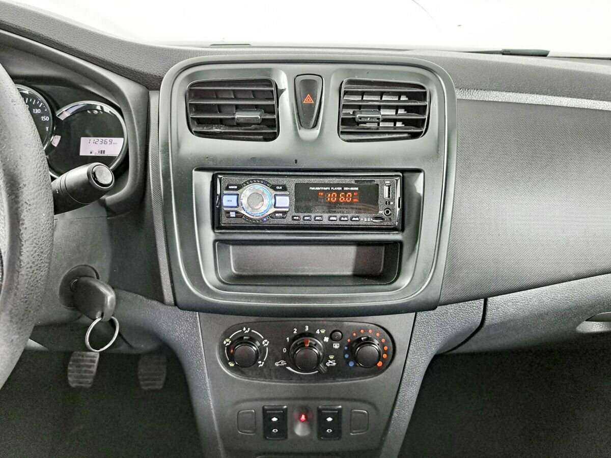 Б/У Рено Логан 2016 года. Фото: #14