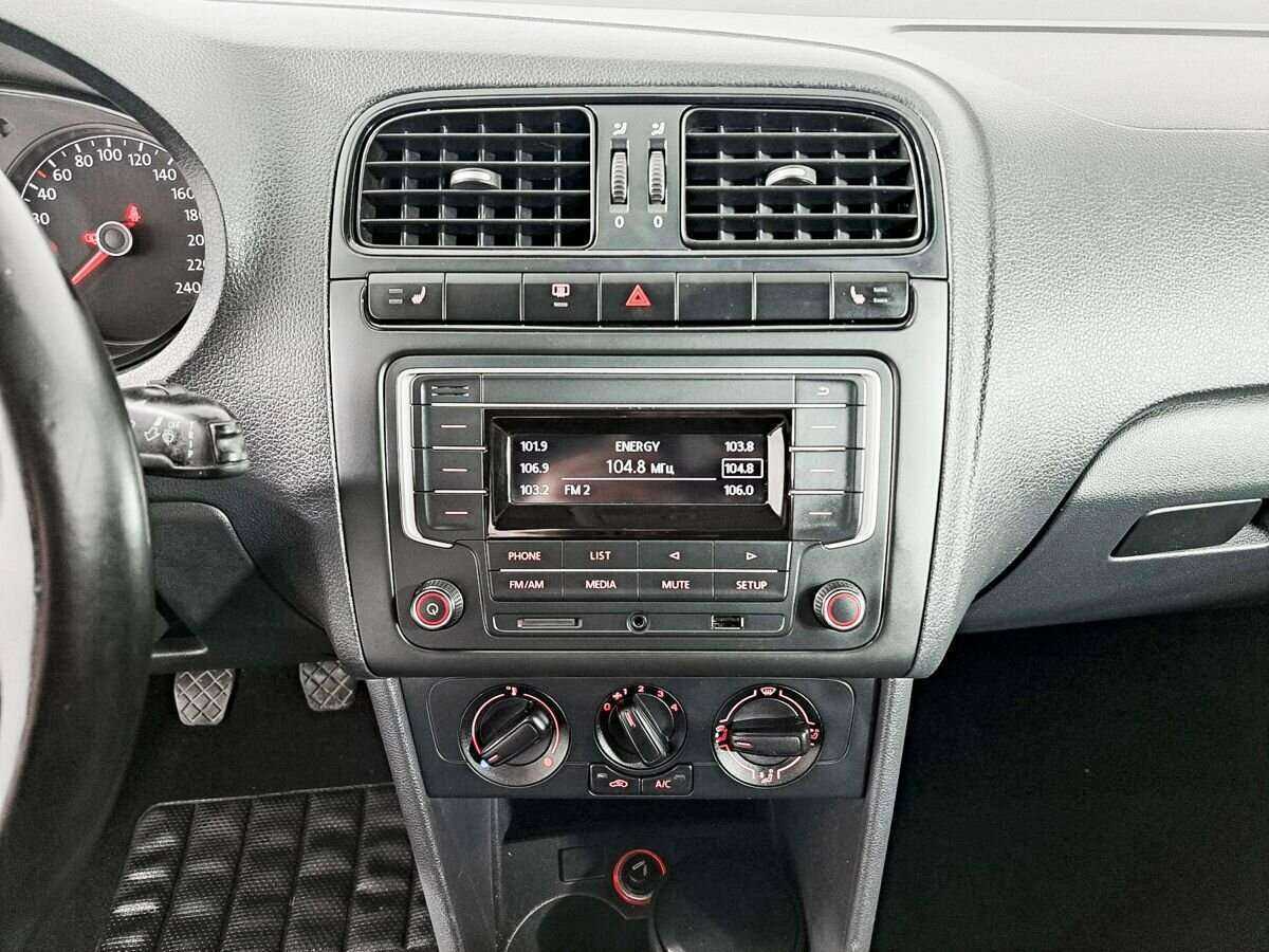 Б/У Фольксваген Поло 2015 года. Фото: #13