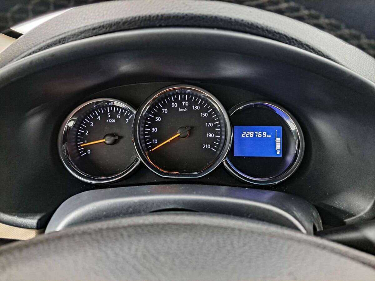 Б/У Рено Логан 2016 года. Фото: #10