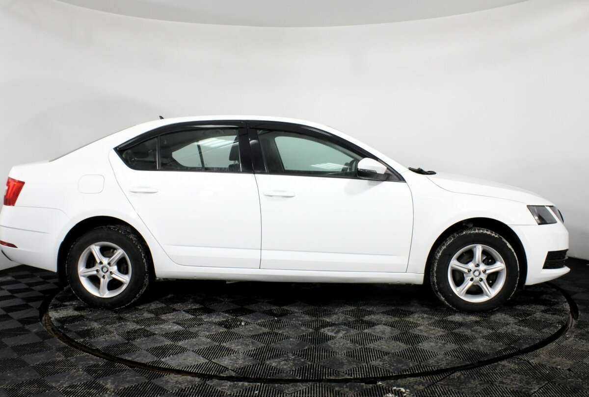 Б/У Шкода Октавия 2017 года. Фото: #3