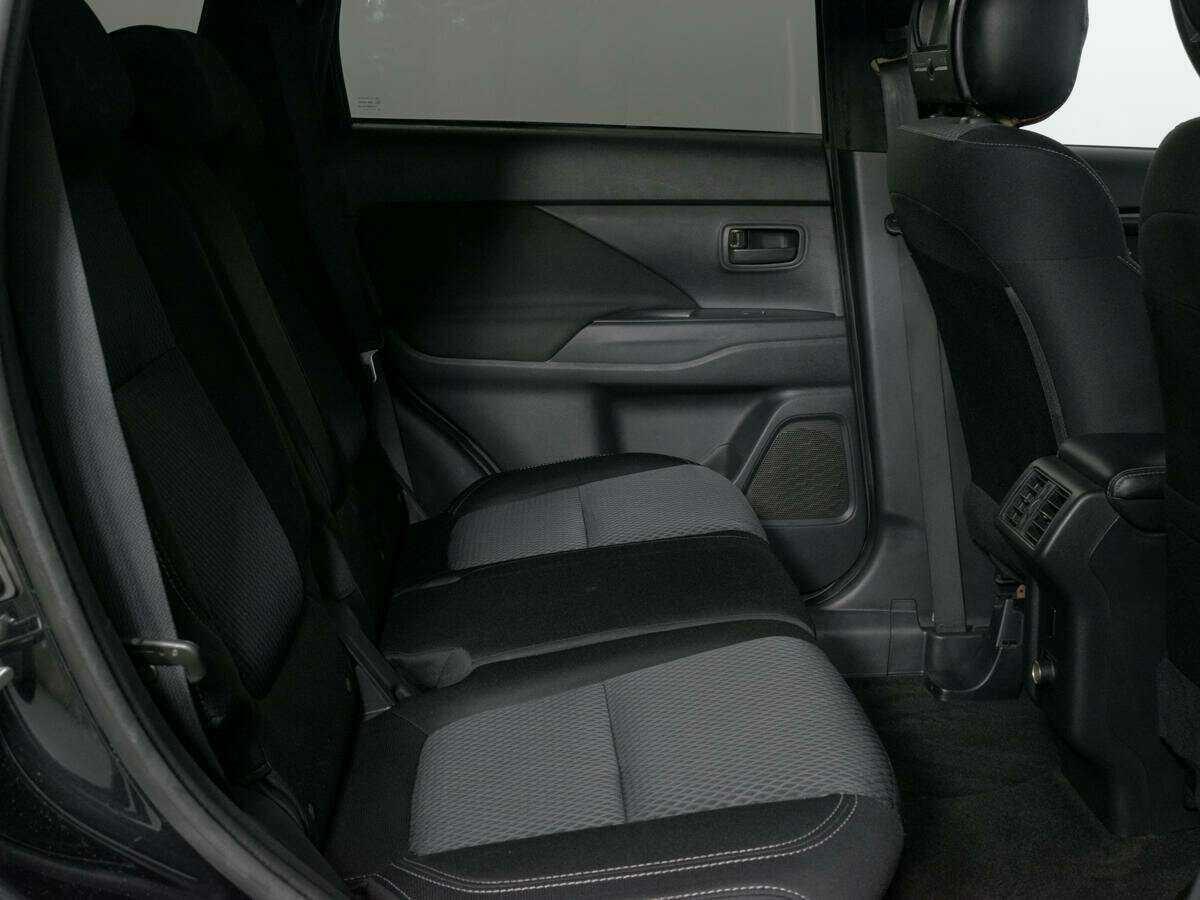 Б/У Митсубиши Оутлэндер 2018 года. Фото: #8