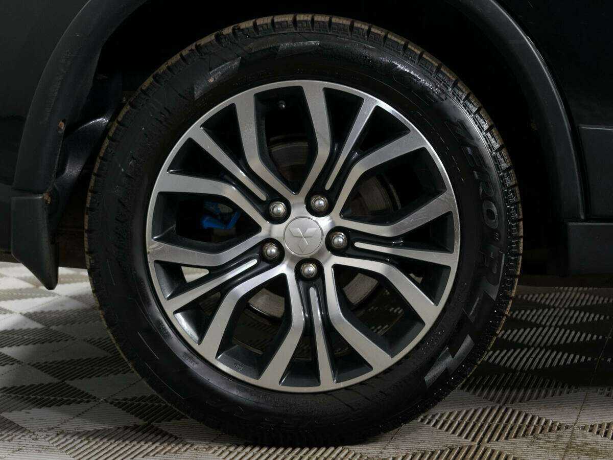 Б/У Митсубиши Оутлэндер 2016 года. Фото: #14