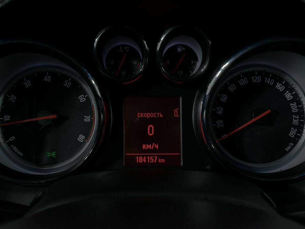 Б/У Опель Астра 2012 года. Фото: #12