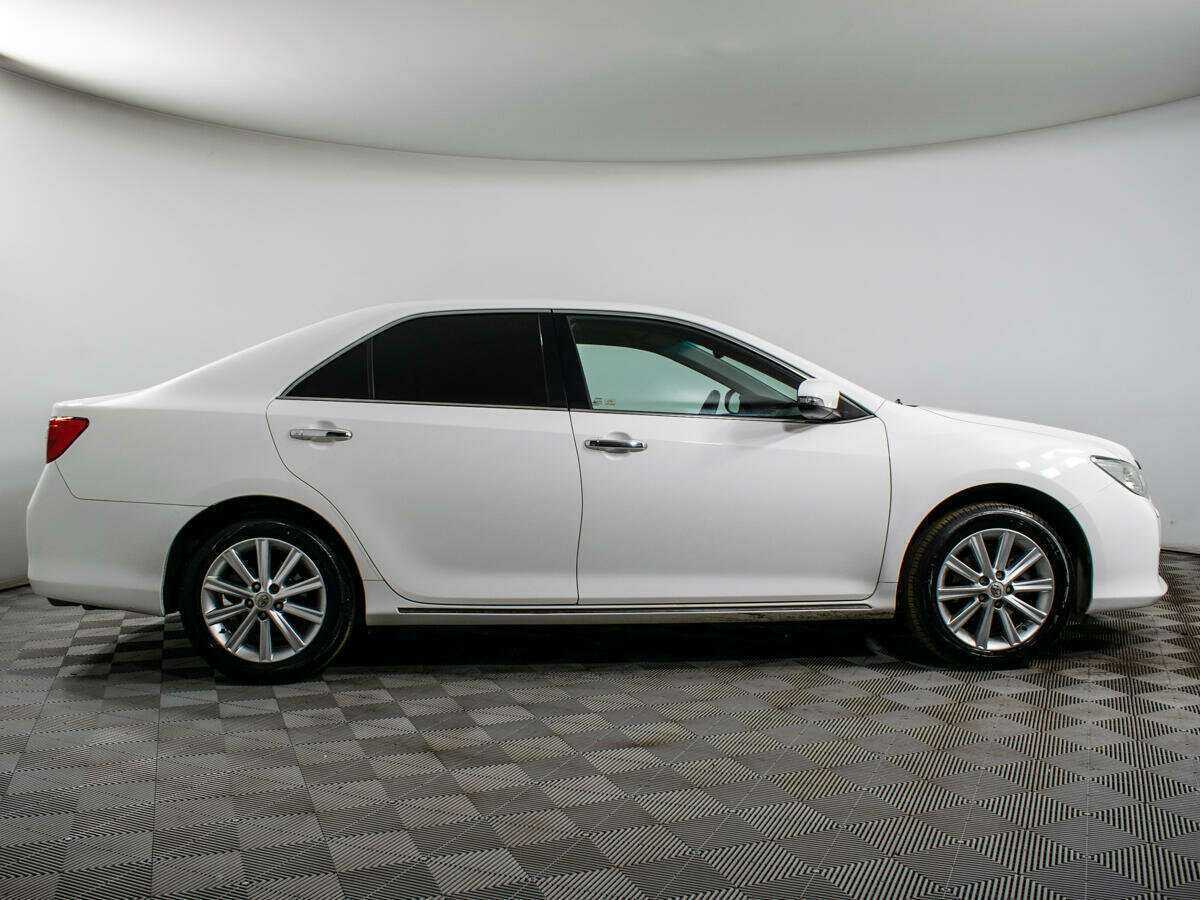 Б/У Тойота Камри 2014 года. Фото: #3