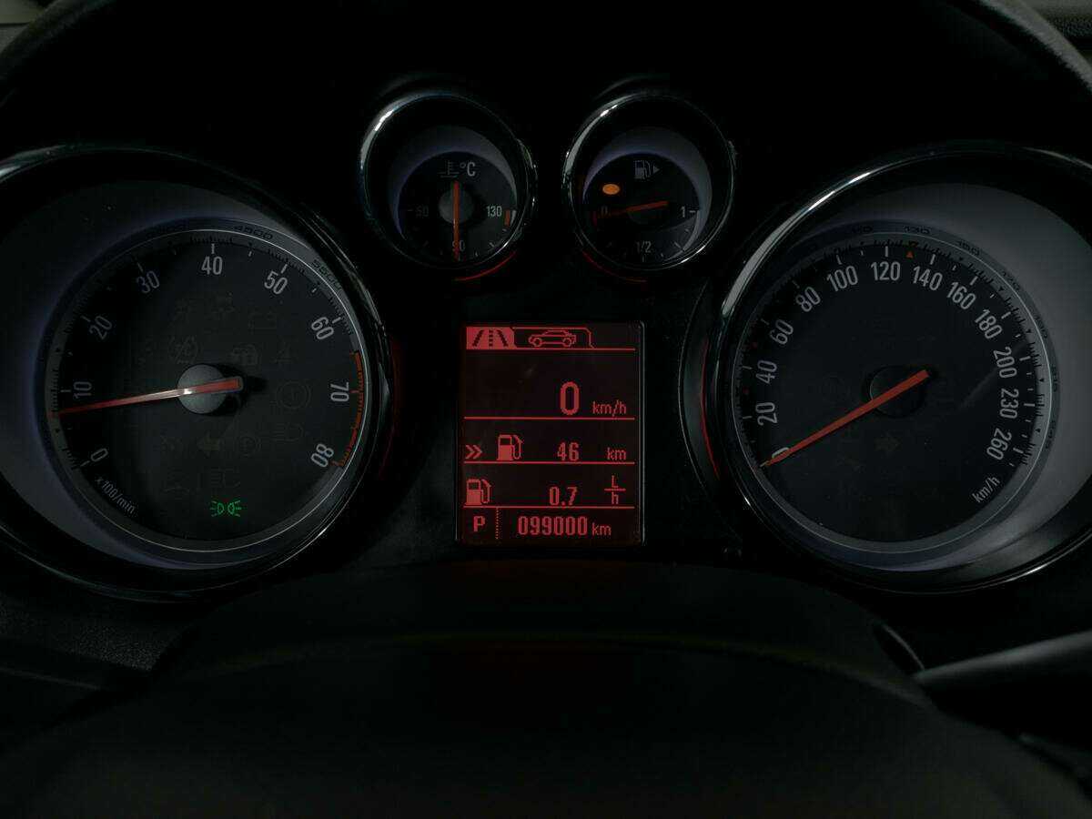 Б/У Опель Астра 2013 года. Фото: #12