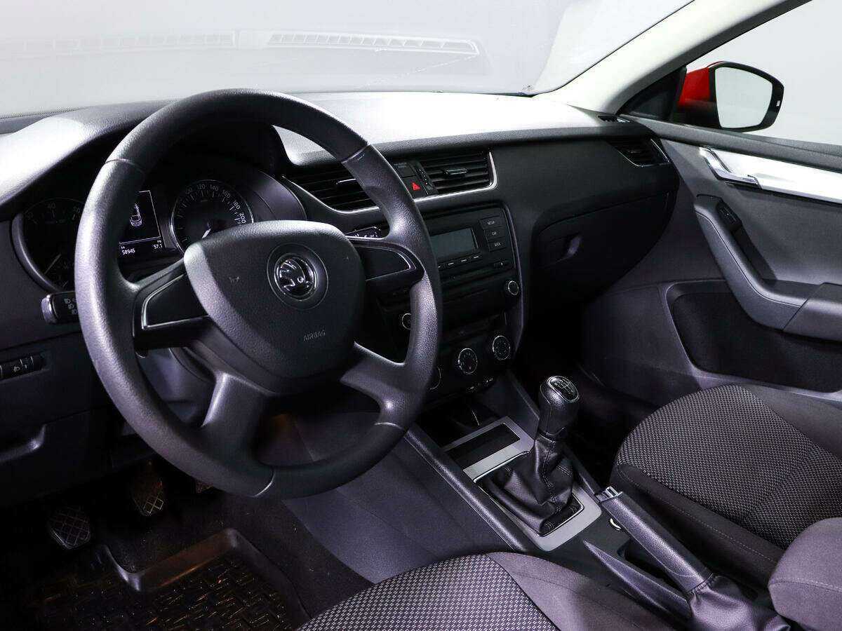 Б/У Шкода Октавия 2013 года. Фото: #10