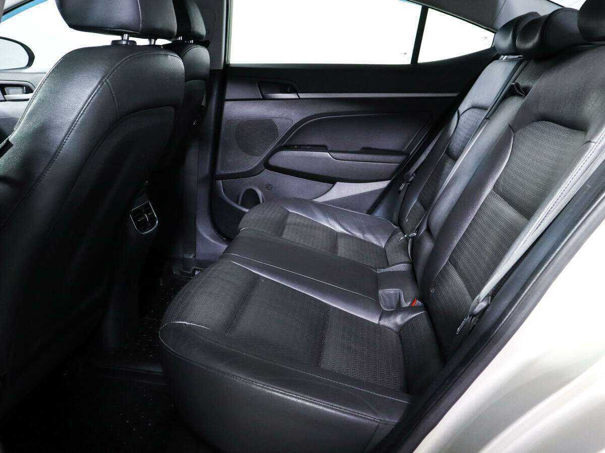 Б/У Хендай Елантра 2018 года. Фото: #9