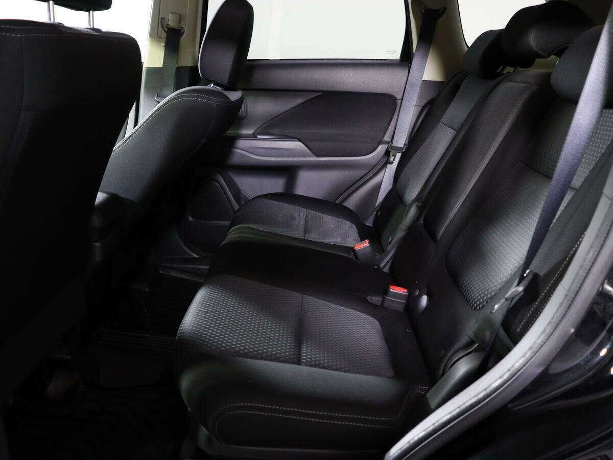 Б/У Митсубиши Оутлэндер 2018 года. Фото: #11