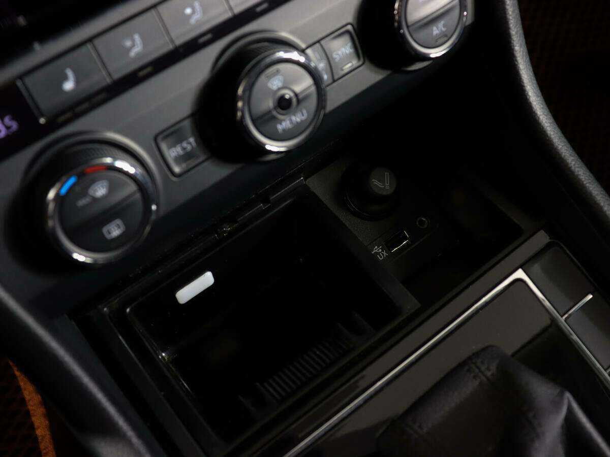 Б/У Шкода Суперб 2015 года. Фото: #17