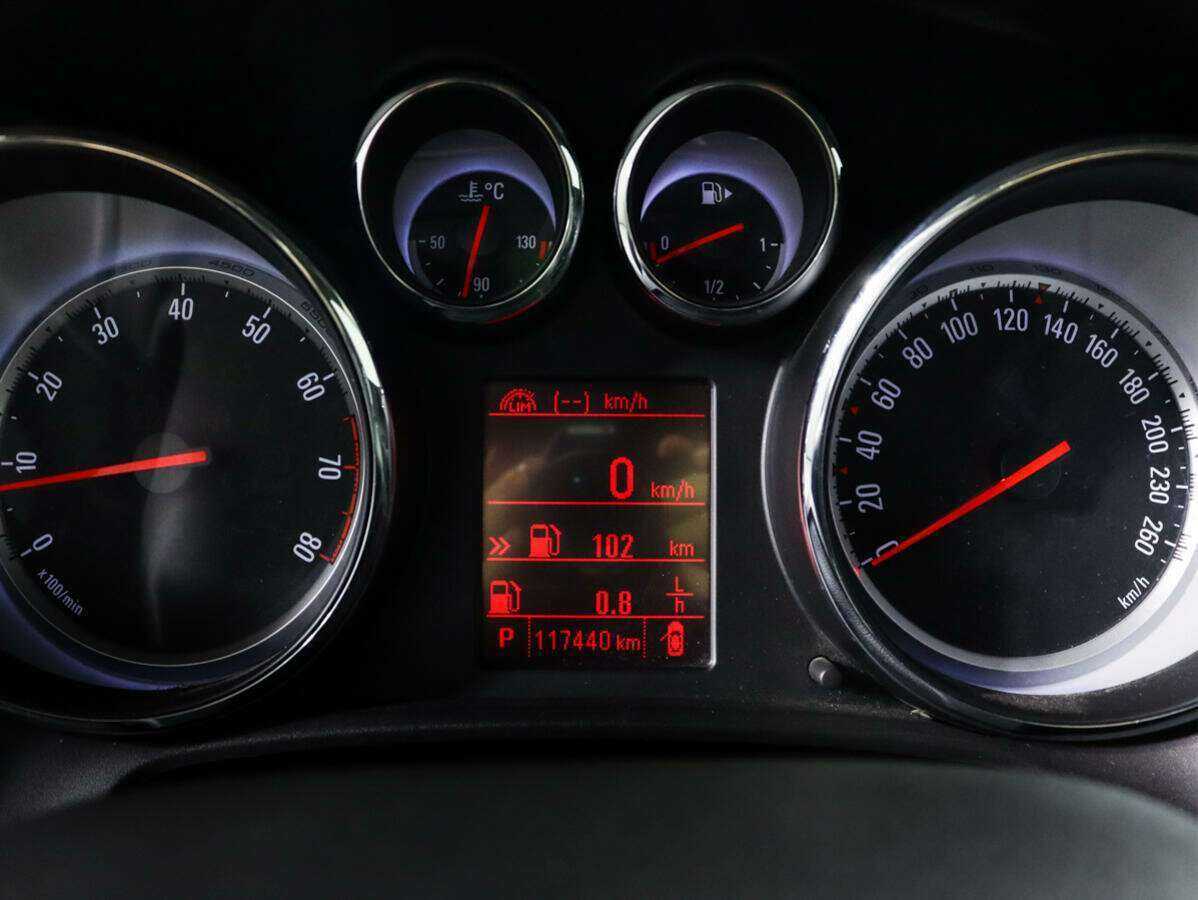 Б/У Опель Астра 2012 года. Фото: #7