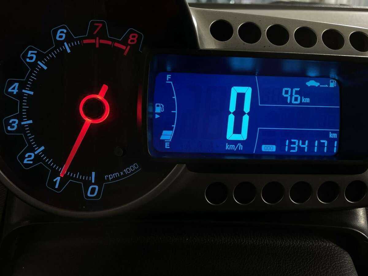 Б/У Шевроле Авео 2013 года. Фото: #9