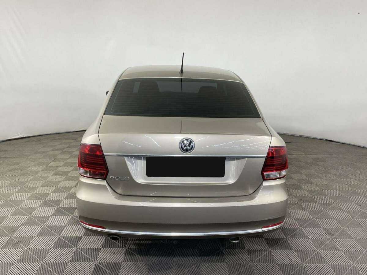 Б/У Фольксваген Поло 2015 года. Фото: #1