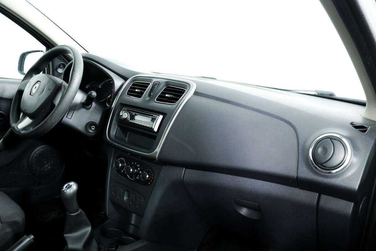 Б/У Рено Логан 2016 года. Фото: #8