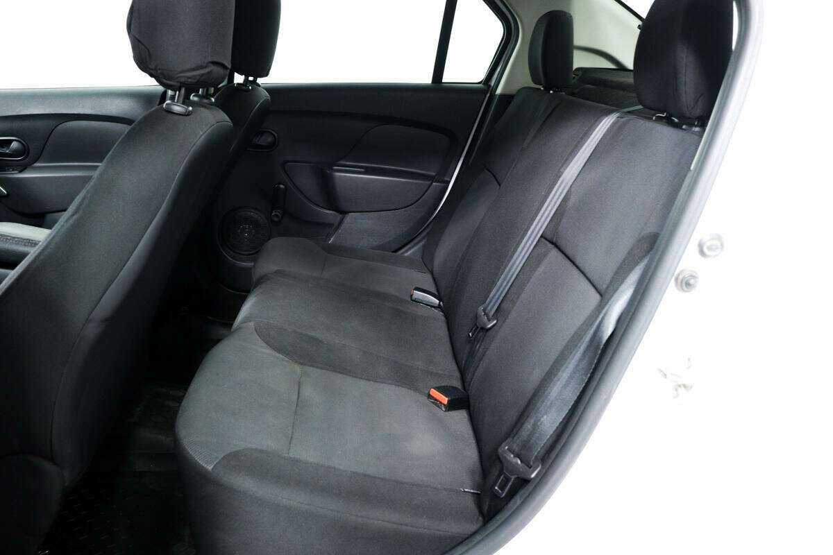 Б/У Рено Логан 2016 года. Фото: #11